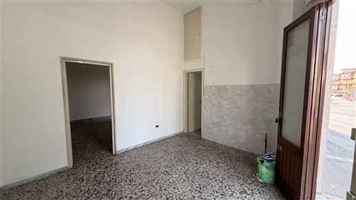 Centrale Locale Artigianale a Piano Terra e Pertinenziale Deposito al Piano S1